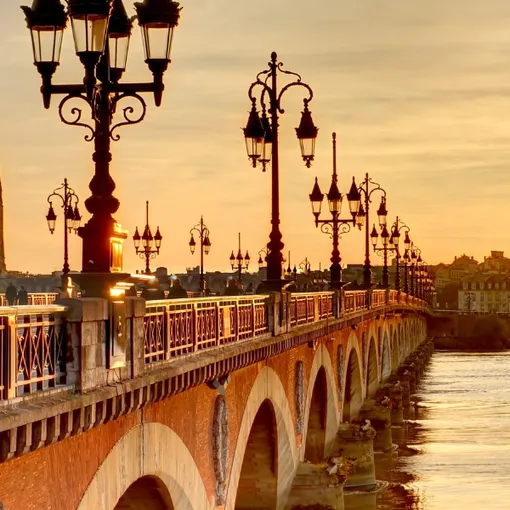 Pont_de_pierre_a_Bordeaux